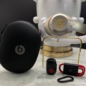 Beats Gold Wireless Headphones with Accessories